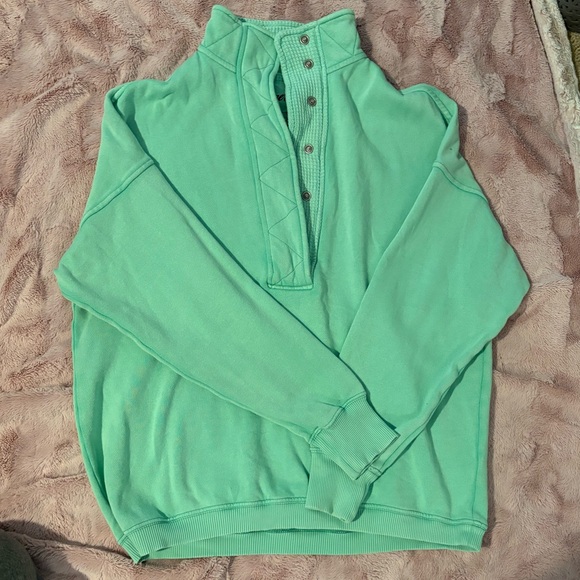 Aerie Light Green pullover - Picture 1 of 2